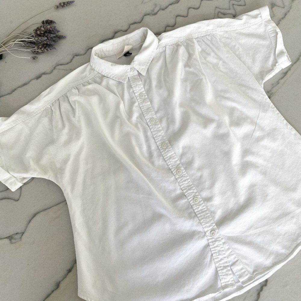 Universal Thread | White Short-Sleeved Button Down Collared Shirt | M